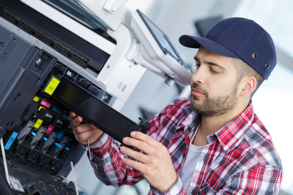 Wartung an einem Multifunktionssystem